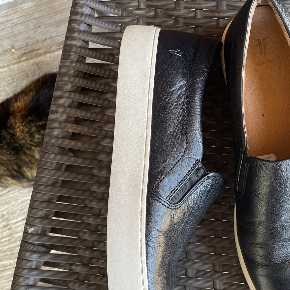 FRYE Black Slip-On Leather Loafers - Picture 4 of 7